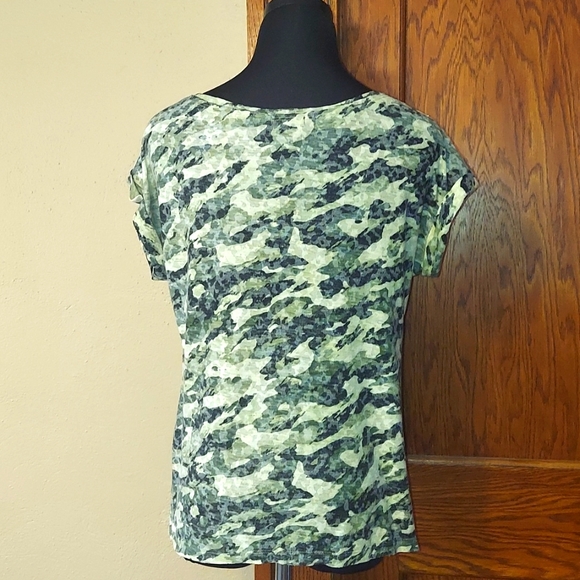 Rue21 Camo Stud Embellished Cross Screen Short Sleeve Tee S - Picture 5 of 6